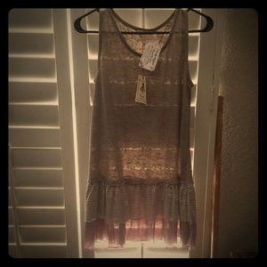 Easel ruffle tunic sz small